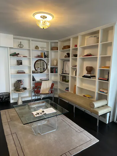 Prime retail location - Elegant boutique and salon located on Melrose, next to the pink wall - Image 1