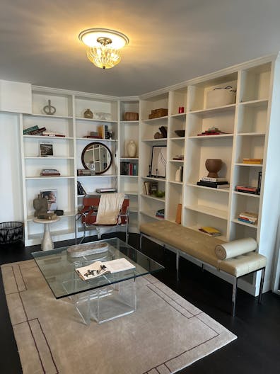 Prime retail location - Elegant boutique and salon located on Melrose, next to the pink wall - Image 1