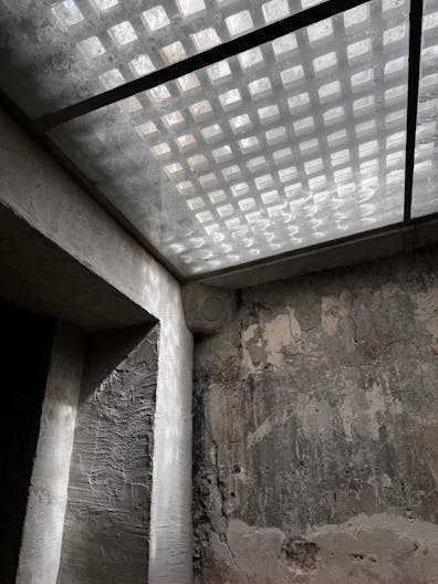 Prestigious Boutique in Le Marais - Image 2