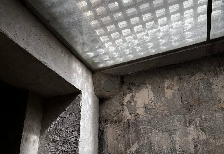 Prestigious Boutique in Le Marais - Image 2