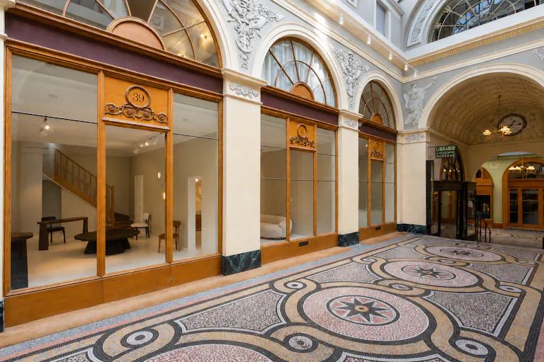 Showroom in Palais Royal (1 arcade + 2 floors) - Image 0