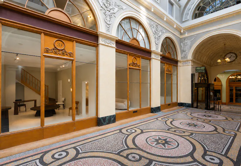 Showroom in Palais Royal (1 arcade + 2 floors) - Image 0