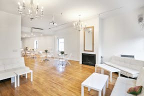 Modern Penthouse Showroom in SoHo - Image 11