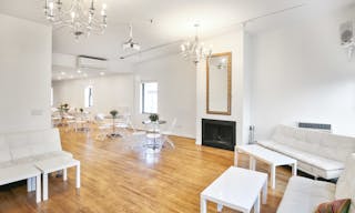 Modern Penthouse Showroom in SoHo - Image 11