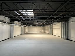 2 floor Big white open space with lights - Image 12