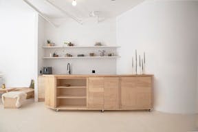 Open plan storefront, with kitchenette + spa like wetroom. A unique NY showroom. - Image 3