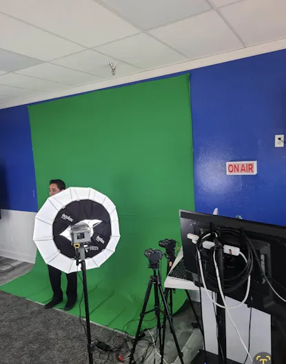 500 sq ft TV studio - Image 0