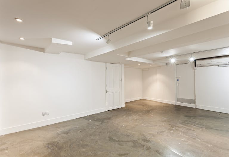 Exclusive Townhouse Rental in the Heart of London - Image 4