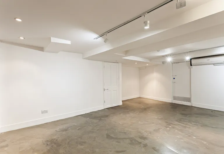 Exclusive Townhouse Rental in the Heart of London - Image 4