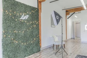 Urban DTLA Studio with Skyline View and Natural Light - Image 8