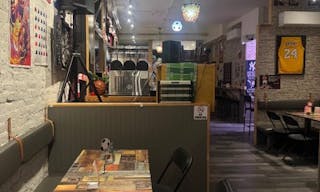 Lively and fully equipped sports bar located in the heart of Spanish Harlem - Image 1