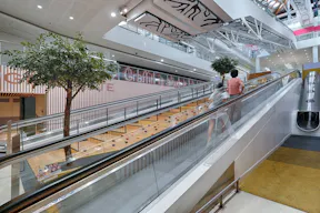 Boutique Flagship centre commercial Bercy 2 - Image 5