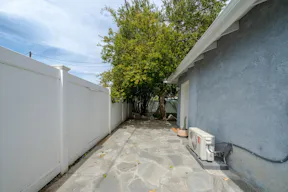 Creative Studio Space with Large Backyard for Photo/Video/Events - Image 12