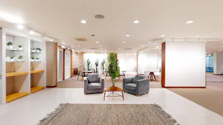 Gorgeous Downtown Modern Space - Image 0