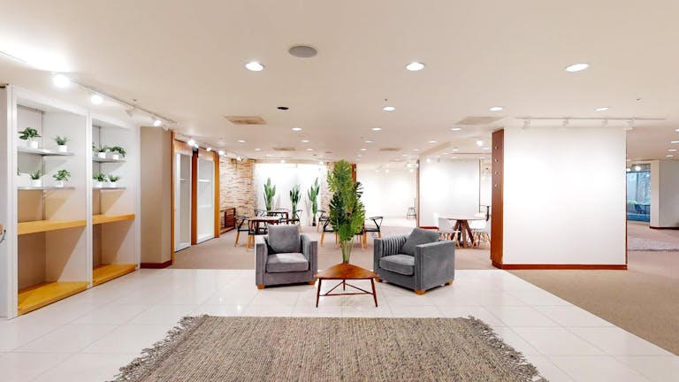 Gorgeous Downtown Modern Space - Image 0