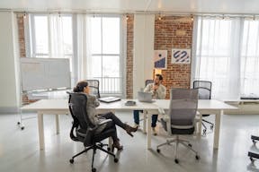 Sunny Historic Creative Loft - Image 7