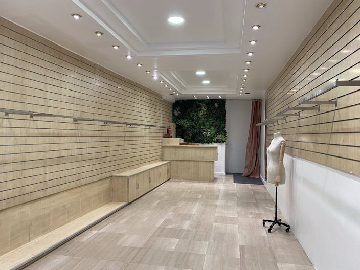 Local �pur� bois 35m2 - possibilit� de partager l'espace avec un autre locataire - Image 3