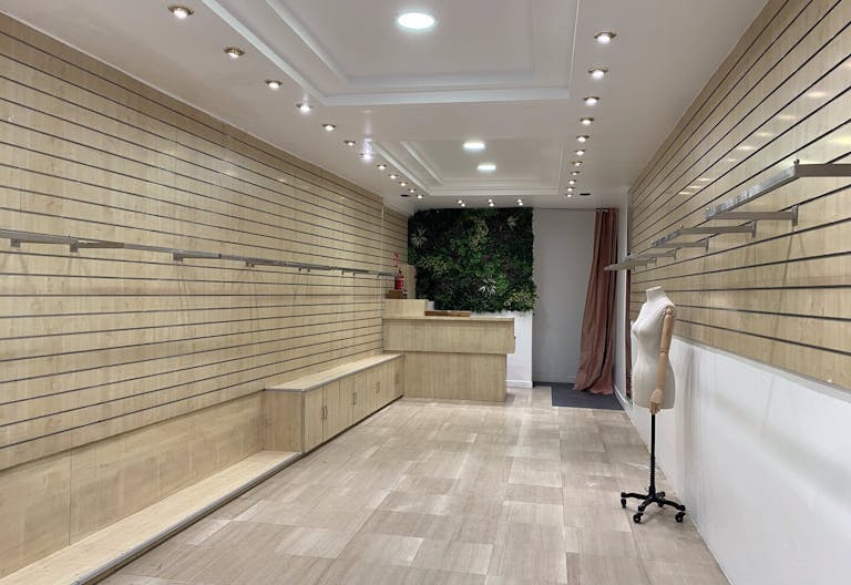 Local �pur� bois 35m2 - possibilit� de partager l'espace avec un autre locataire - Image 3