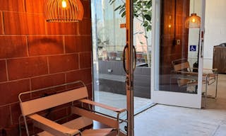 Retail store with coffee shop on Melrose and Fairfax avenue - Image 14