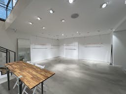 High end showroom space central Marais district - Image 3