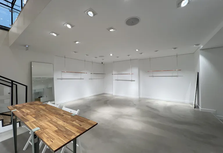High end showroom space central Marais district - Image 3