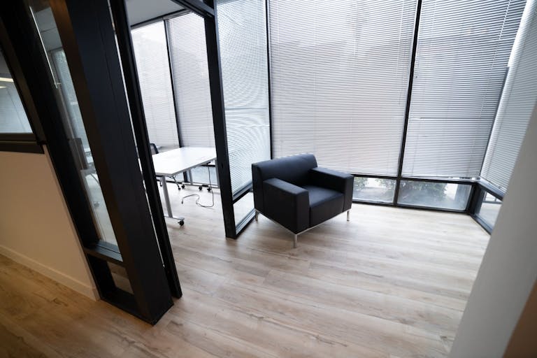 Prime Ground Floor Retail/Office/Creative/Event/Showroom Space in Old Town Pasadena - Image 2