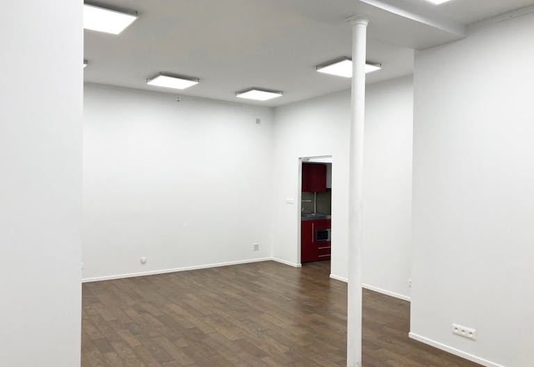 Gallery / Showroom space between Bastille and R�publique - Image 2