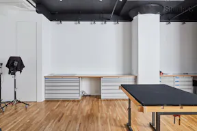 7500 sqft Bright West Soho Studios - Image 38
