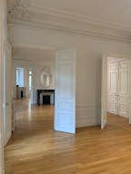 Beautiful Showroom in Saint-Germain - Image 9