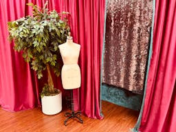 Fashion Space in NW Chicago Suburbs - Image 7