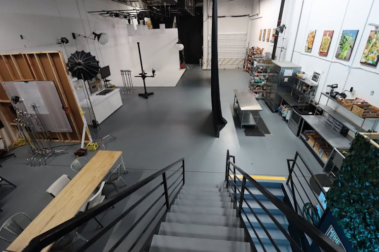 Miami Photo/Video Studio with Cyc Wall and Kitchen - Image 4