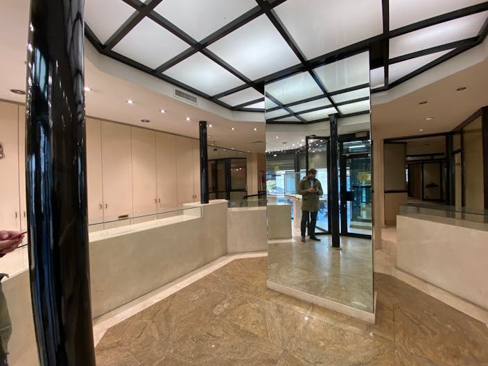 Boutique Shop Rue du Temple - Image 2