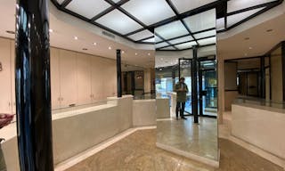 Boutique Shop Rue du Temple - Image 2