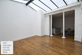 Beautiful Art Gallery - Image 9