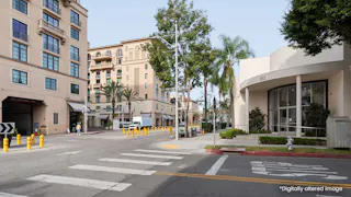 Prime Beverly Hills Pop Up Space Steps from Rodeo Drive - Image 2