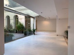 400m2 Showroom - Image 15