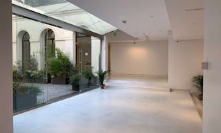 400m2 Showroom - Image 15