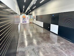 Melrose ave. New build, central location, high ceiling, multi purpose space - Nestled among luxury brands like Gucci and streetwear hotspots - Image 3