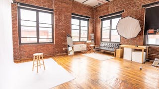 Captivating Manhattan Studio - Image 2