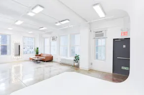 14C Creative Manhattan Showroom / Pop Up Studio Space - Image 2