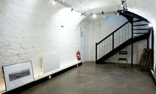 ELEGANT MINIMALIST LOFT IN THE 11TH DISTRICT OF PARIS - Image 8