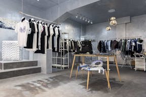 boutique next to place des Vosges - Image 6
