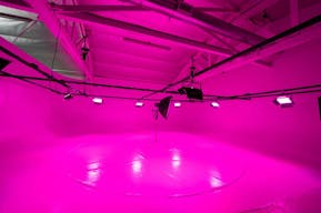 Olympic 3 - Large White Cyc Wall with Car Turntable - Image 7