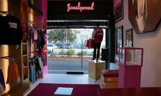 Beautiful boutique space in the heart of the Fairfax District - Image 1