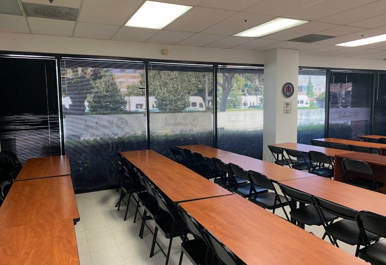 Spacious , quiet and clean room 127 at University of San Jose - Image 2