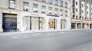 Large Showroom Rue Froissart - Image 1