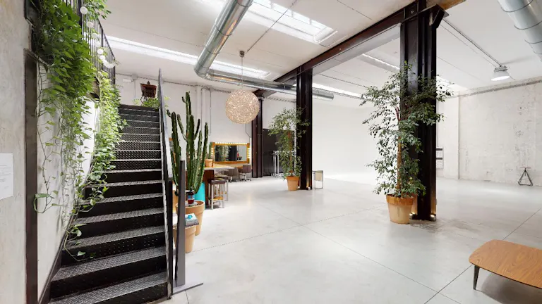 Raw Elegance: 300 sqm Industrial Open Space for Creative Projects, Showrooms and more. - Image 0