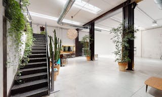 Raw Elegance: 300 sqm Industrial Open Space for Creative Projects, Showrooms and more. - Image 0