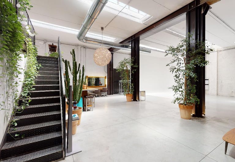 Raw Elegance: 300 sqm Industrial Open Space for Creative Projects, Showrooms and more. - Image 0
