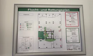 High-Traffic Retail Space Near Alexanderplatz - Image 7